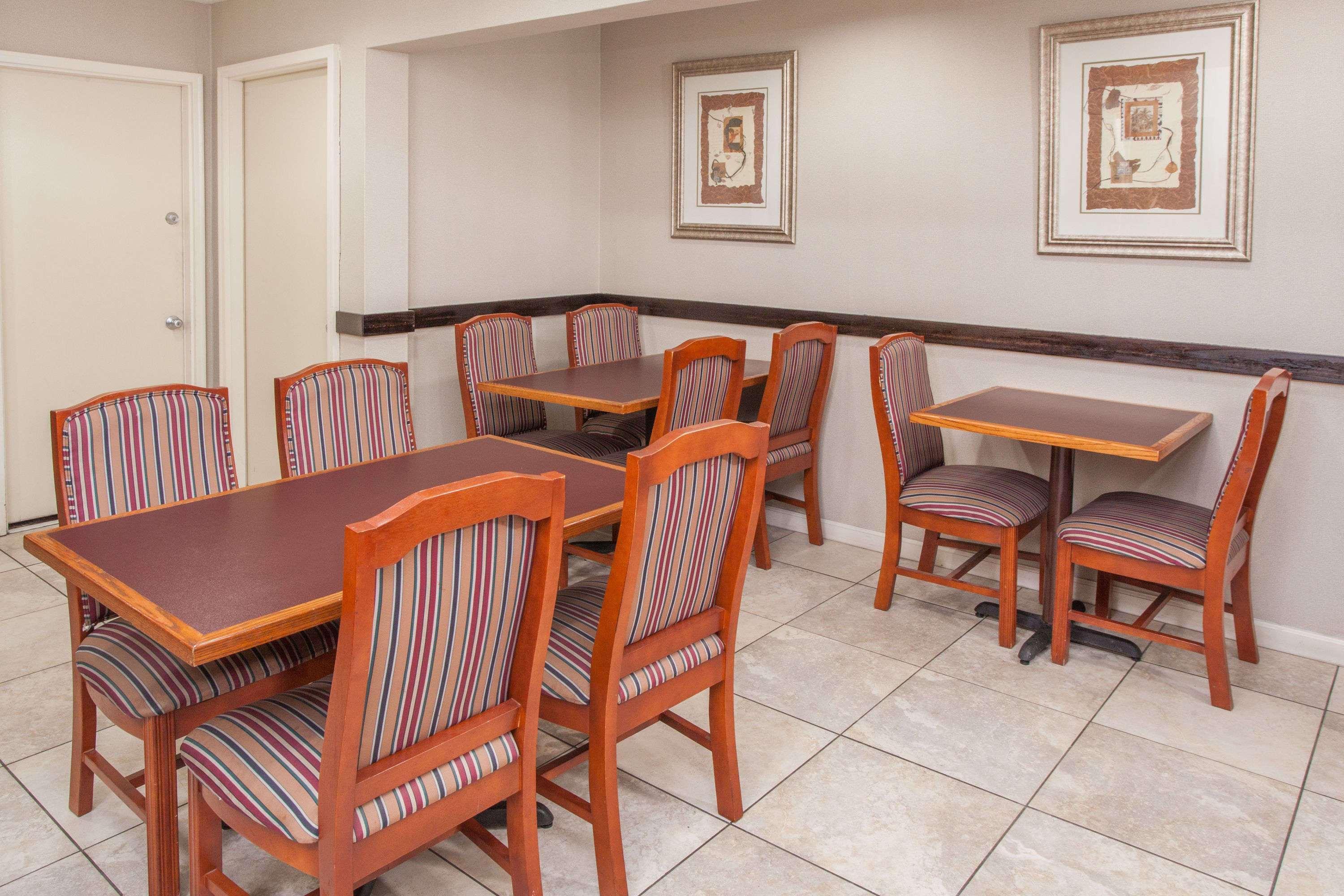 Days Inn By Wyndham Fort Wayne Bagian luar foto