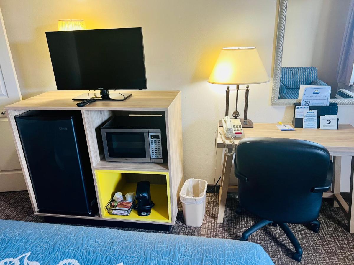 Days Inn By Wyndham Fort Wayne Bagian luar foto