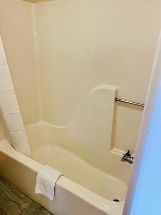 Days Inn By Wyndham Fort Wayne Bagian luar foto