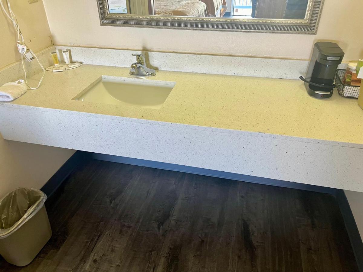 Days Inn By Wyndham Fort Wayne Bagian luar foto