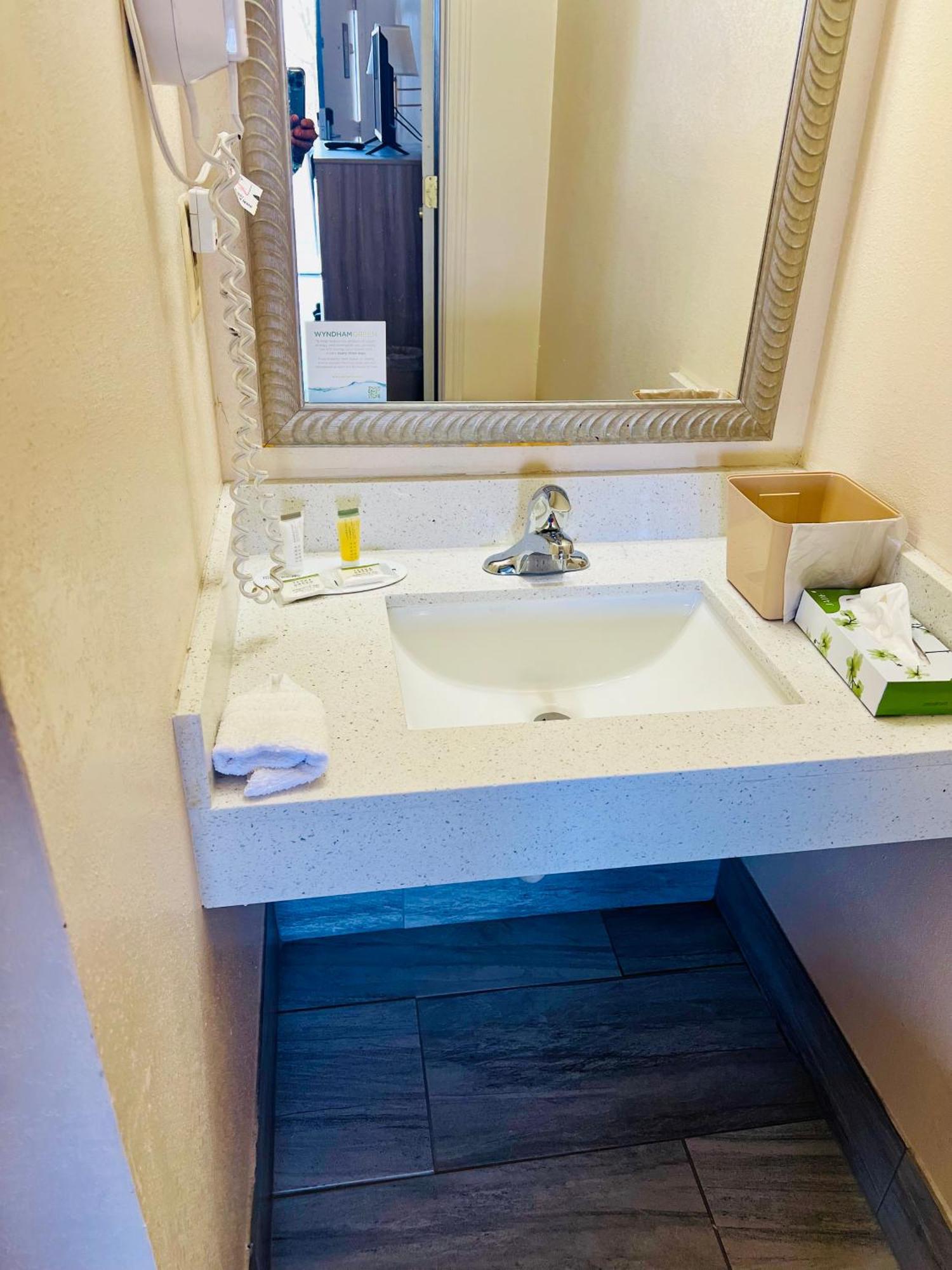 Days Inn By Wyndham Fort Wayne Bagian luar foto