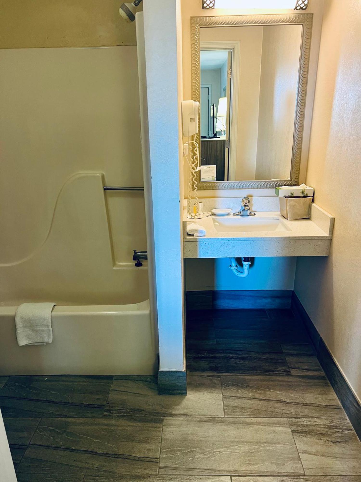 Days Inn By Wyndham Fort Wayne Bagian luar foto