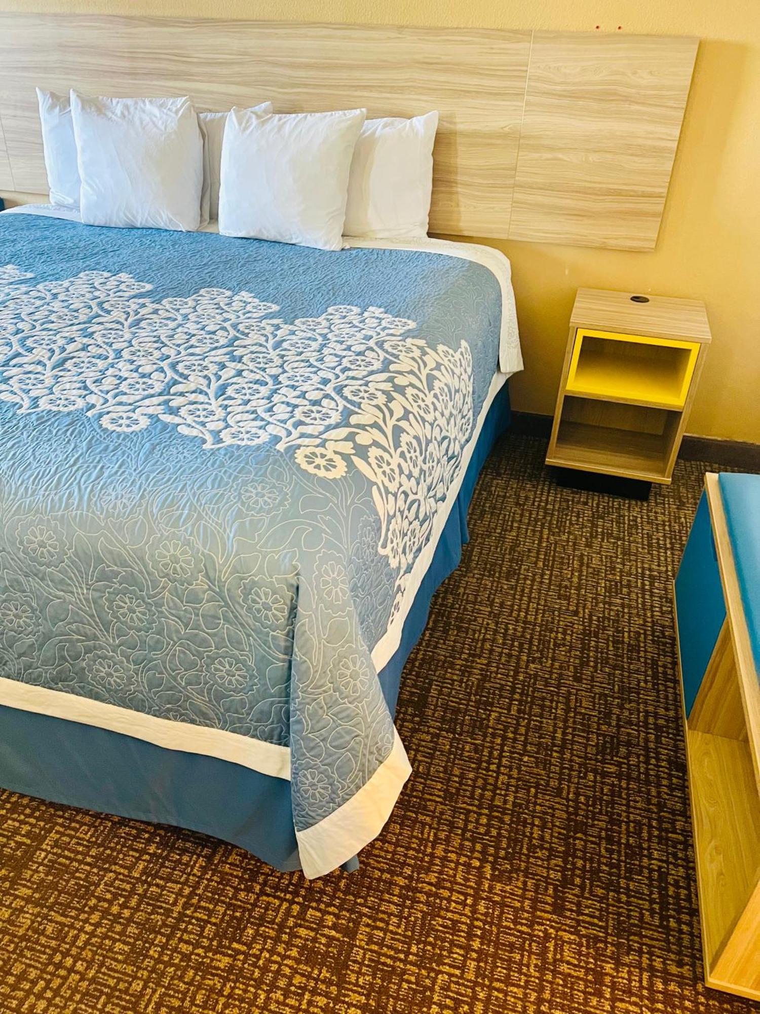 Days Inn By Wyndham Fort Wayne Bagian luar foto